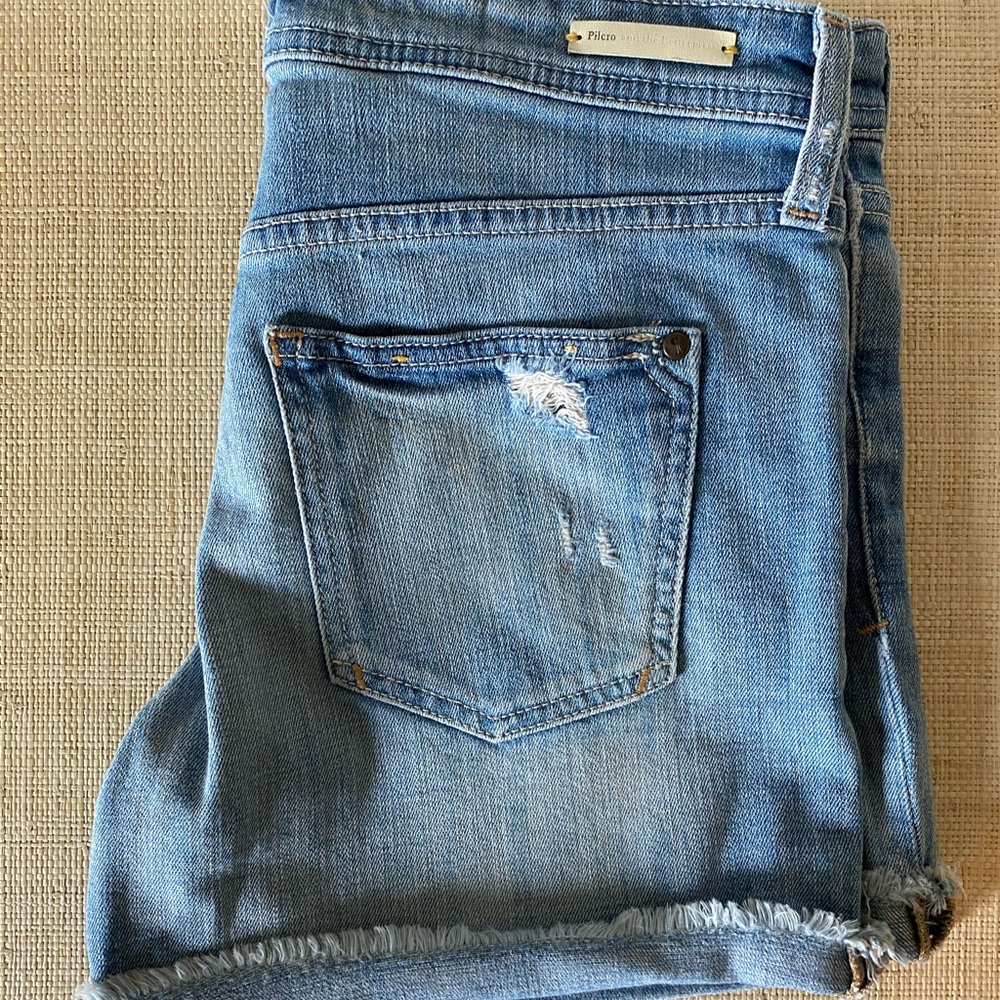 Pilcro denim distressed short